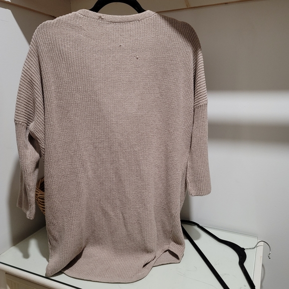 Express Sweater - Picture 2 of 3